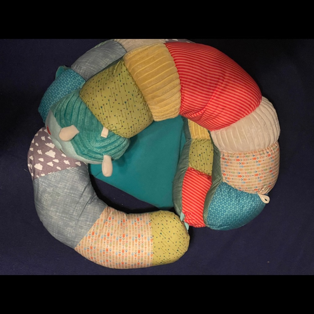 Infantino Prop-A-Pillar Seated Support for infant